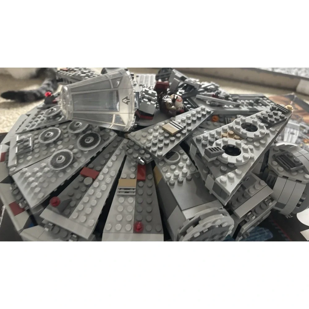 LEGO Star Wars Millennium Falcon (75105) LEGO's Set W Book Box darth Vader toys